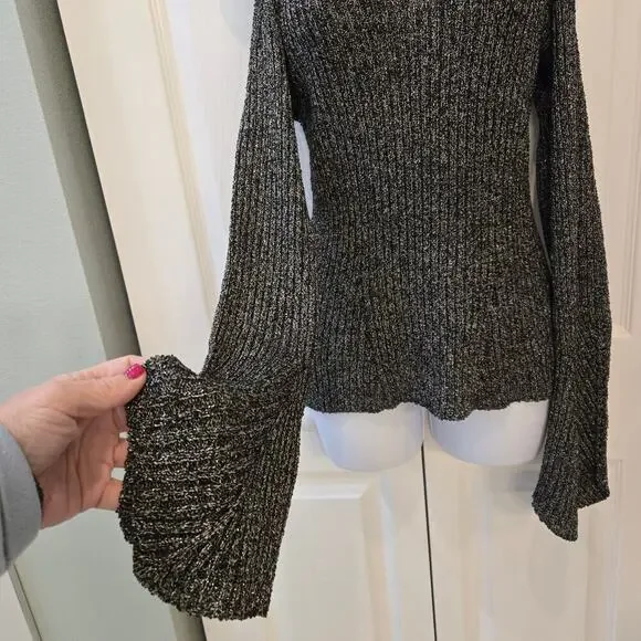 Endless Rose Cold Shoulder black sweater shoulder cut out flare sleeve witchcore - Picture 3 of 10